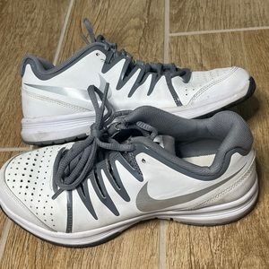 Nike White and Gray Women’s Sneaker 6